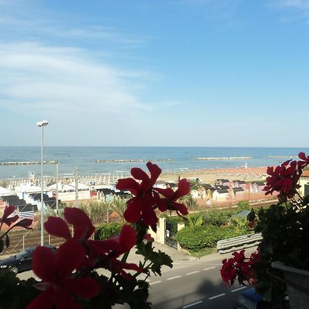 Hotel Ristorante Miramare Pesaro Bagian luar foto