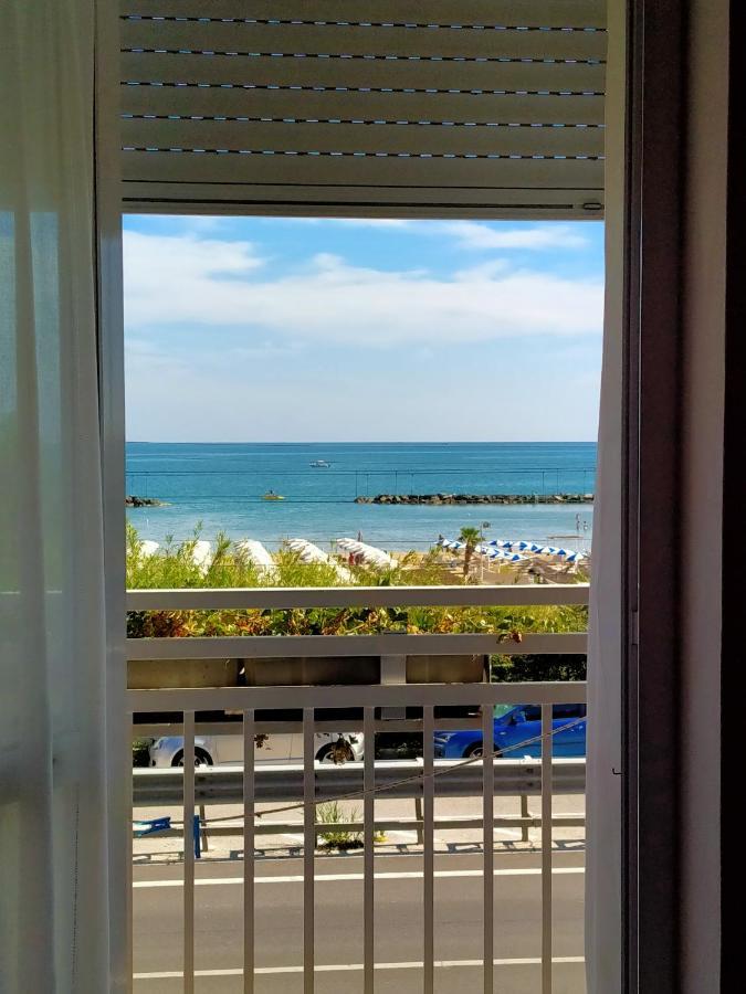 Hotel Ristorante Miramare Pesaro Bagian luar foto