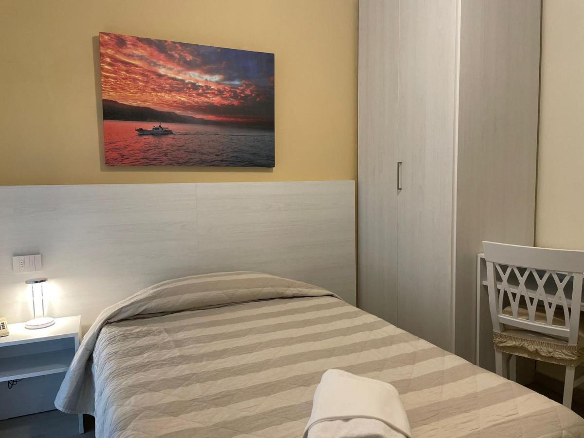 Hotel Ristorante Miramare Pesaro Bagian luar foto