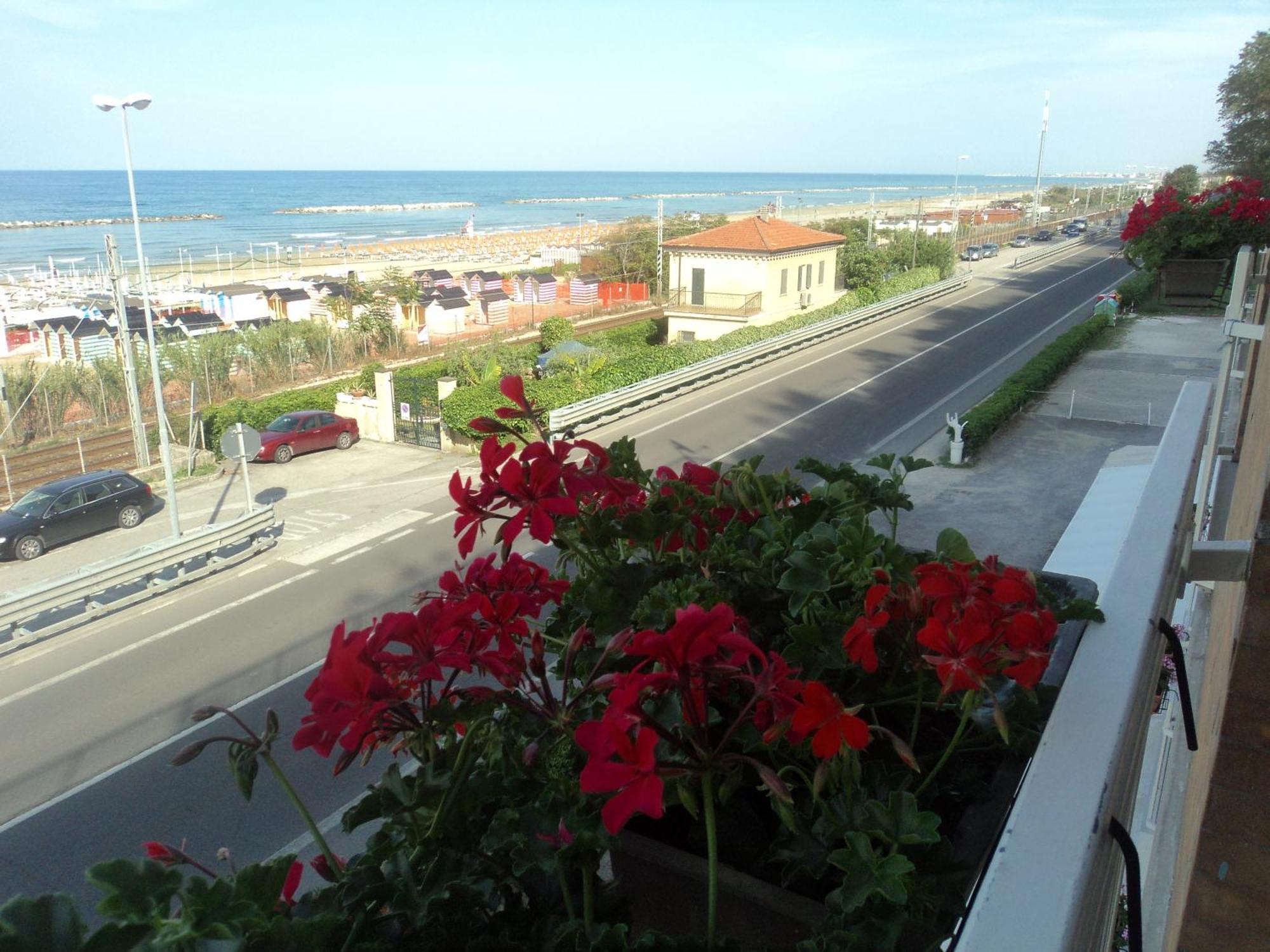 Hotel Ristorante Miramare Pesaro Bagian luar foto