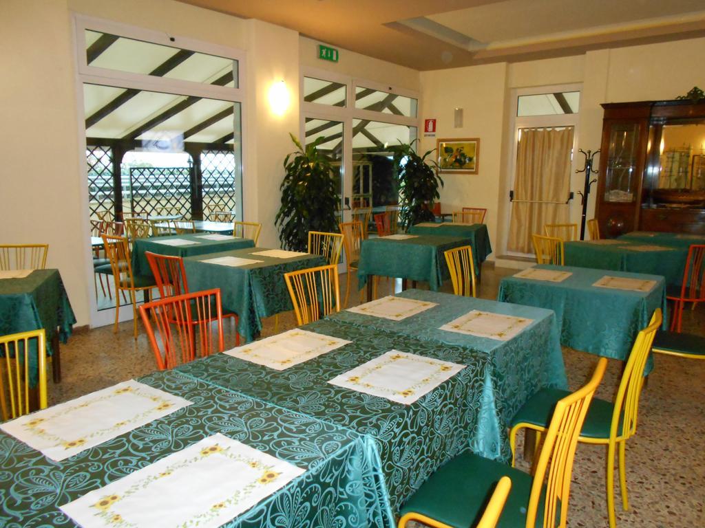 Hotel Ristorante Miramare Pesaro Bagian luar foto