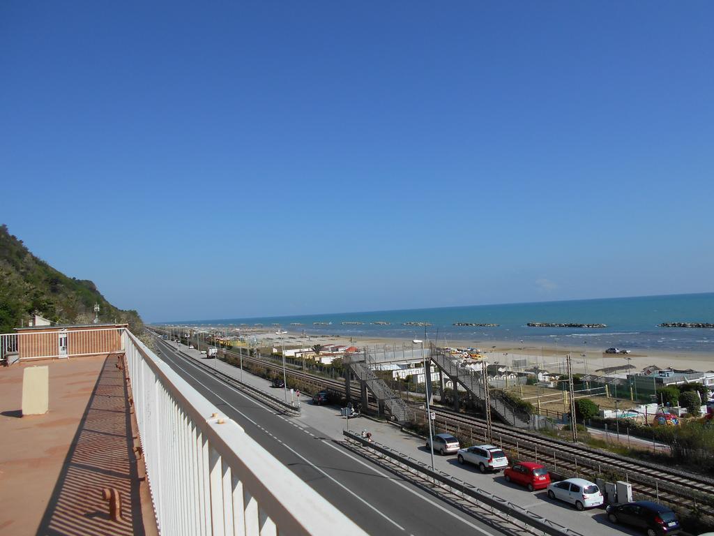 Hotel Ristorante Miramare Pesaro Bagian luar foto